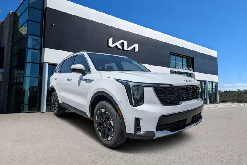 2025 Kia Sorento S photo 1