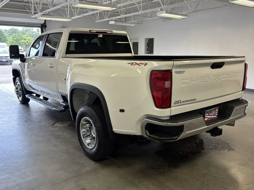 2024 Chevrolet Silverado 3500HD LT photo 1