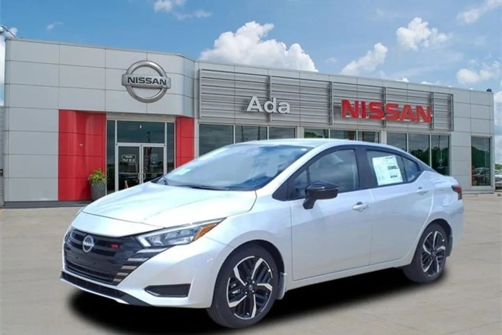 2025 Nissan Versa 1.6 SR photo 1