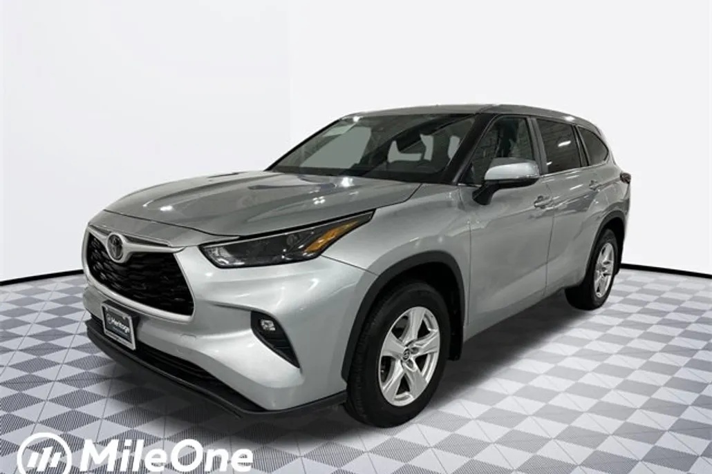 2024 Toyota Highlander LE Sport photo 1