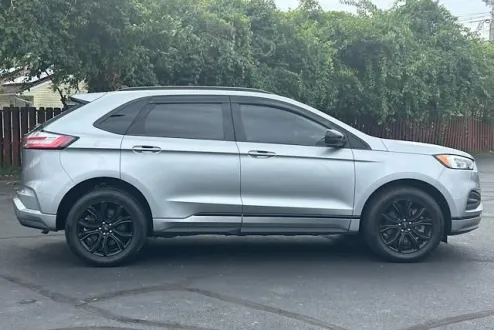 2023 Ford Edge SE photo 3