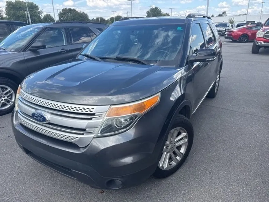 2015 Ford Explorer XLT photo 1