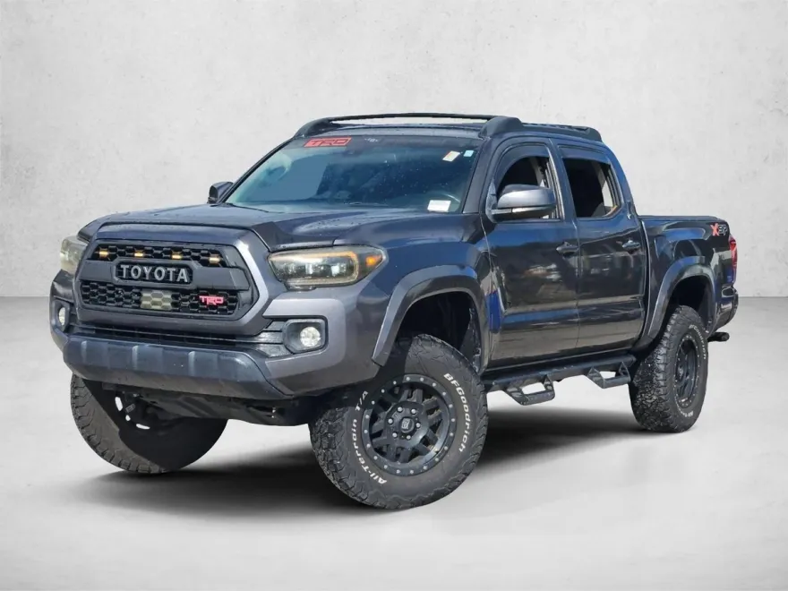 2018 Toyota Tacoma SR5 V6 photo 1
