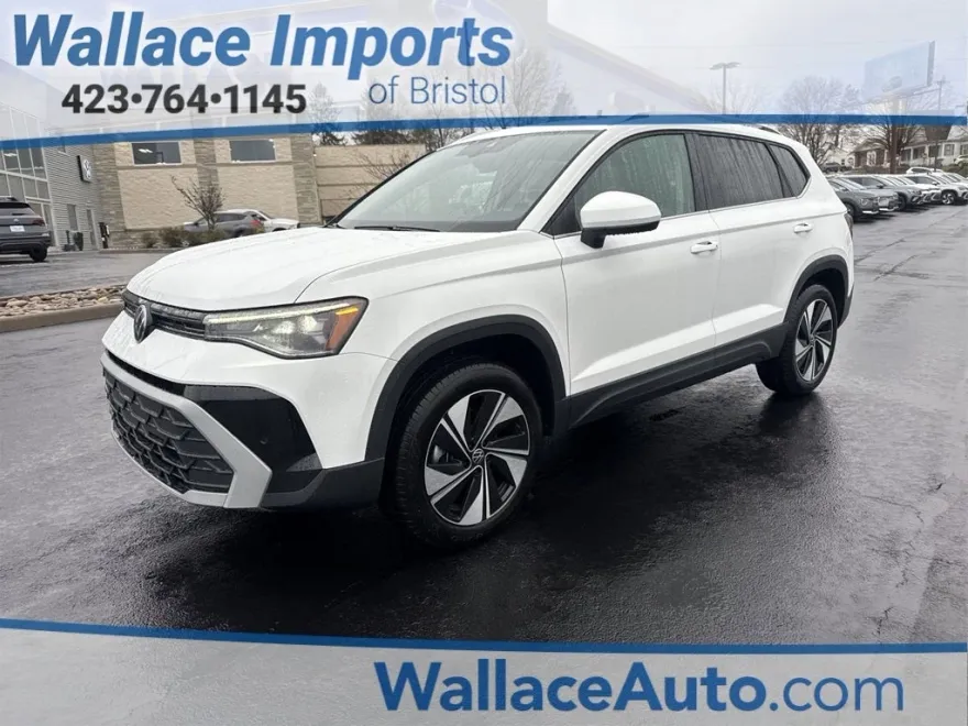 2025 Volkswagen Taos SE photo 1