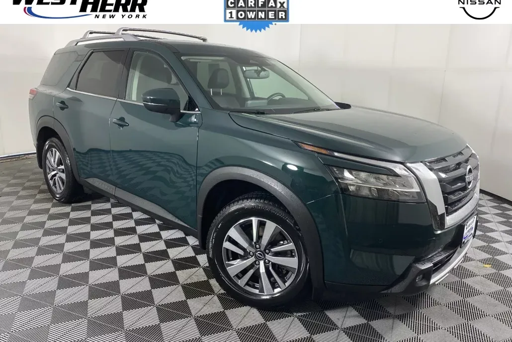 2022 Nissan Pathfinder SL photo 1