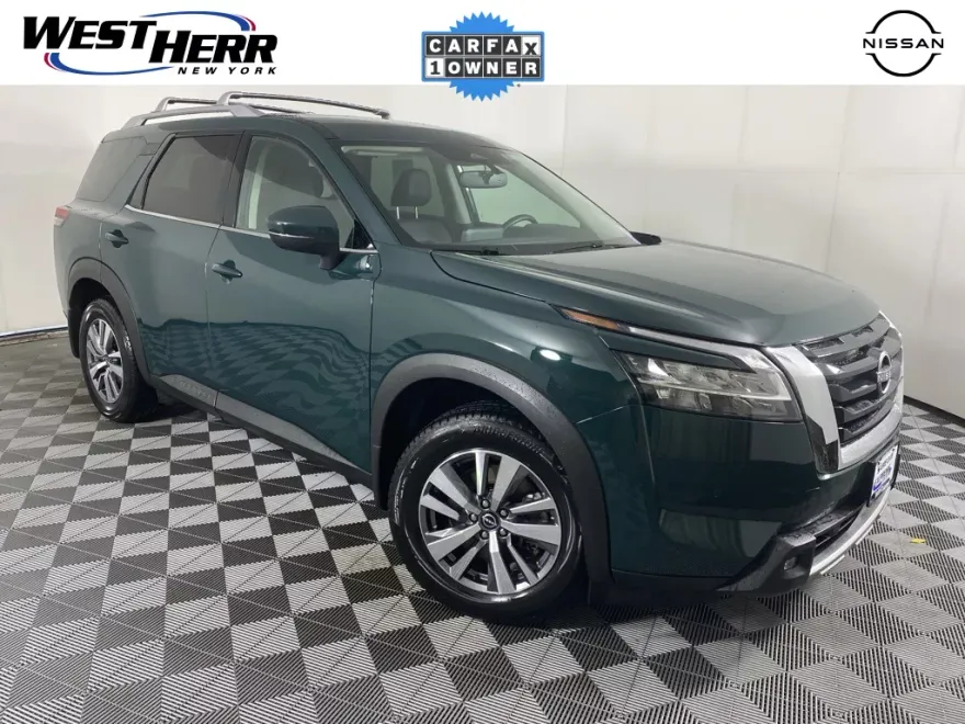 2022 Nissan Pathfinder SL photo 1