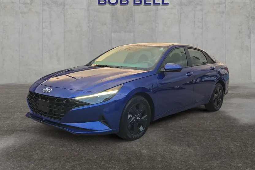 2023 Hyundai Elantra SEL photo 1