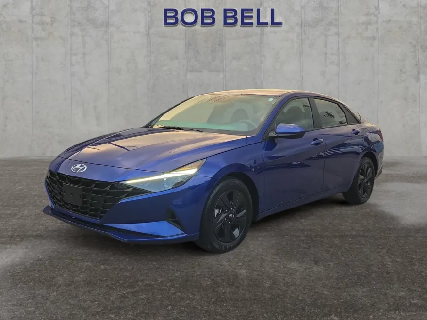 2023 Hyundai Elantra SEL photo 1