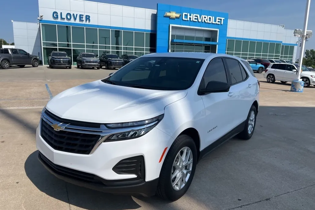 2022 Chevrolet Equinox LS photo 1