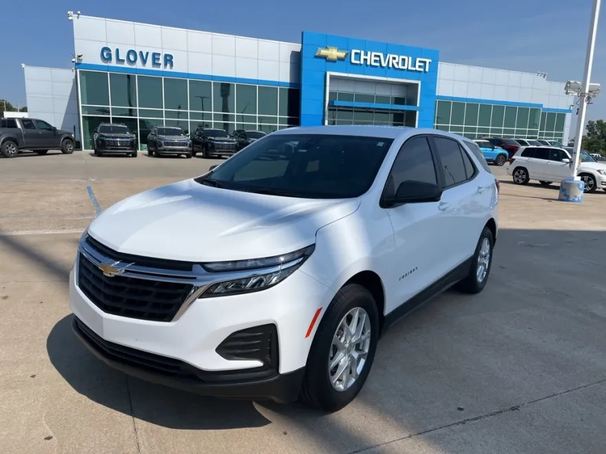 2022 Chevrolet Equinox LS photo 1