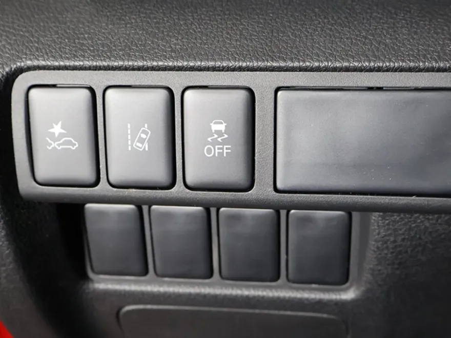 2025 Mitsubishi Eclipse Cross LE photo 1