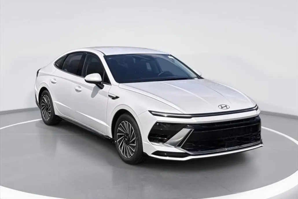 2025 Hyundai Sonata Hybrid SEL photo 1