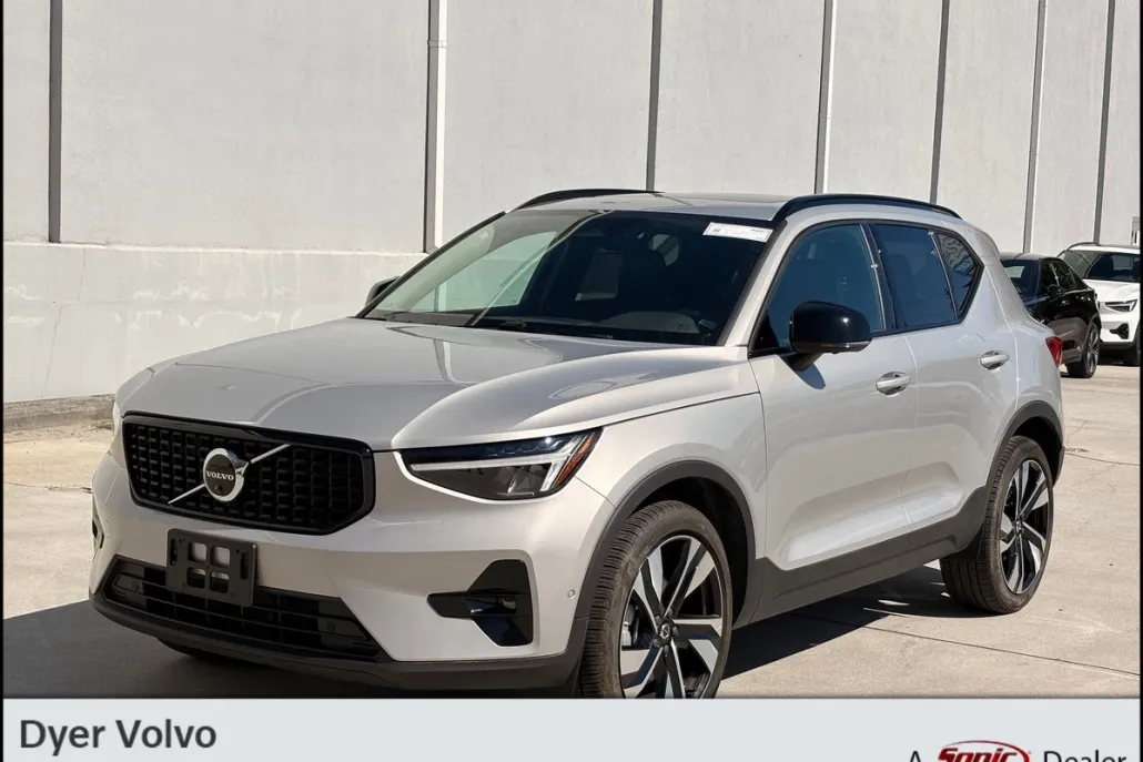 2025 Volvo XC40 Plus photo 1