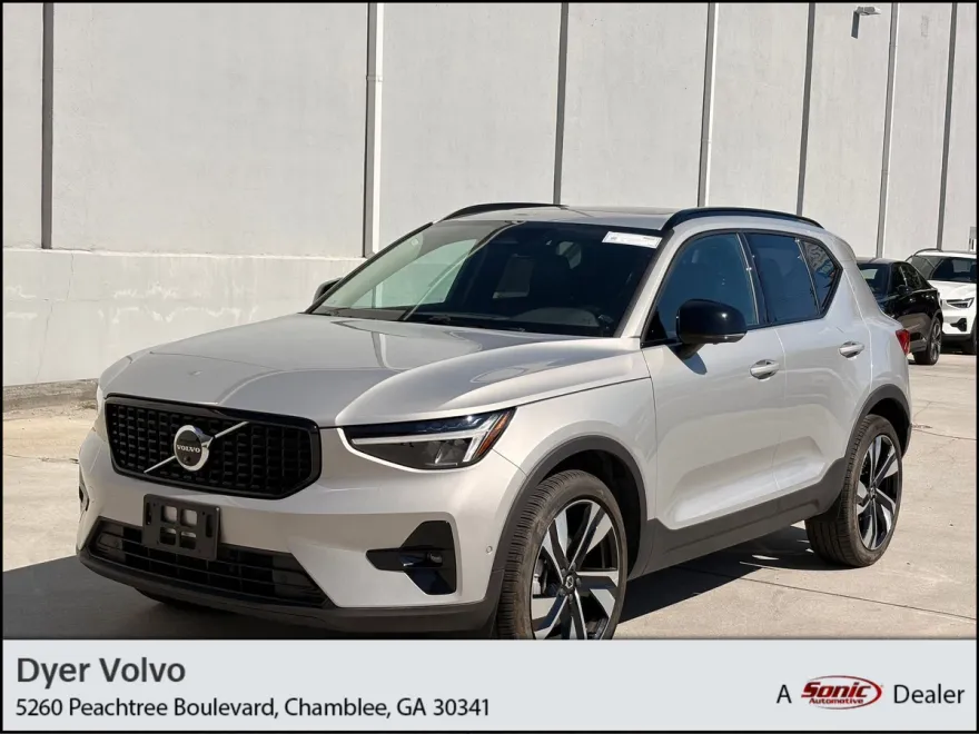 2025 Volvo XC40 Plus photo 1