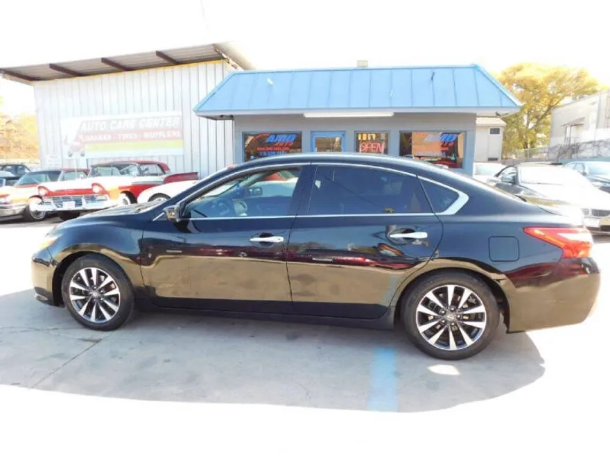 2017 Nissan Altima 2.5 photo 1