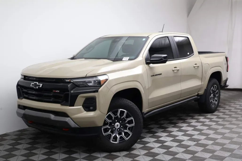 2024 Chevrolet Colorado Z71 photo 1