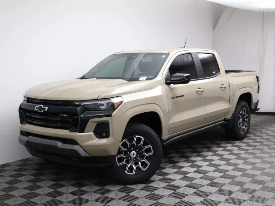 2024 Chevrolet Colorado Z71 photo 1