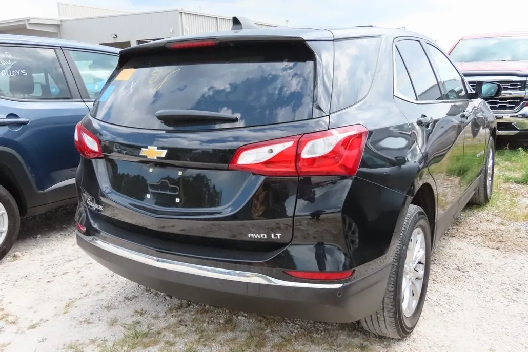 2020 Chevrolet Equinox LT photo 1