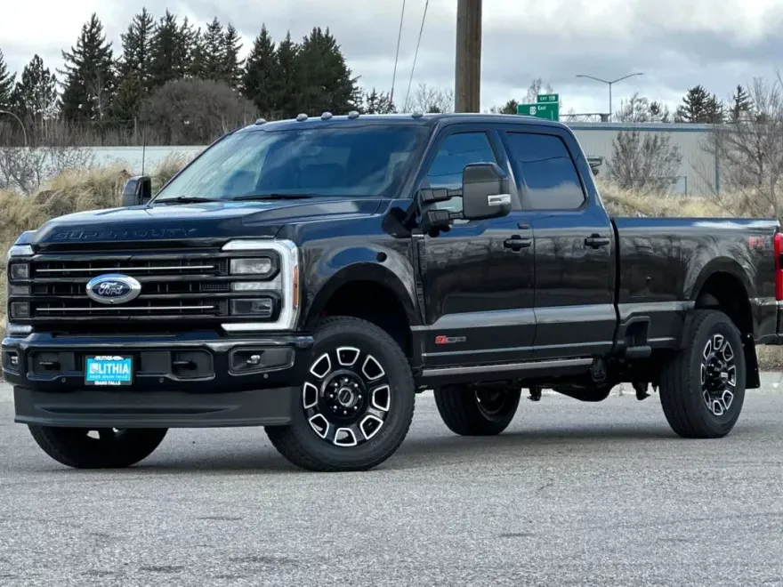 2025 Ford F-350 Platinum photo 1