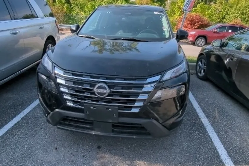 2024 Nissan Rogue SV photo 1