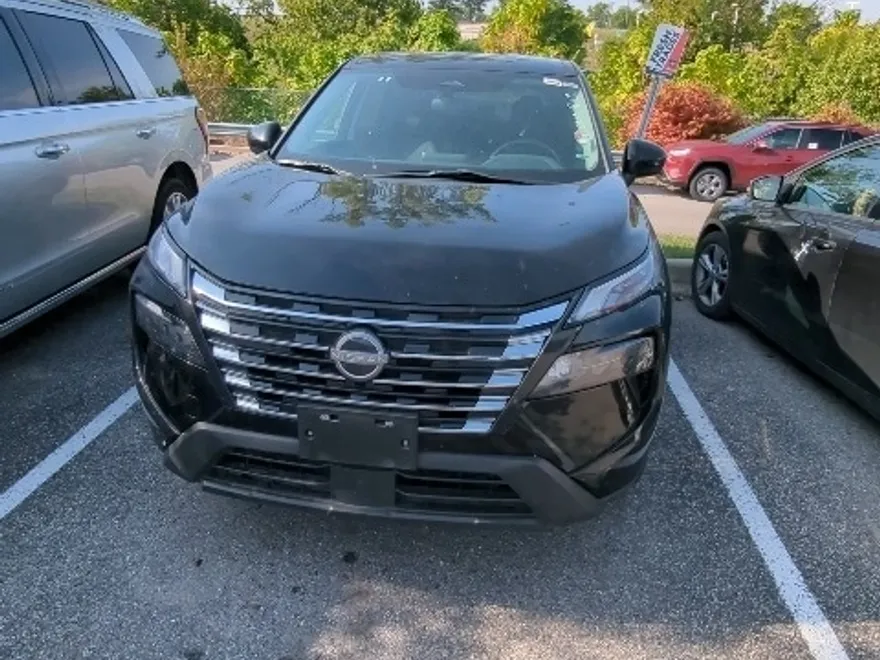 2024 Nissan Rogue SV photo 1