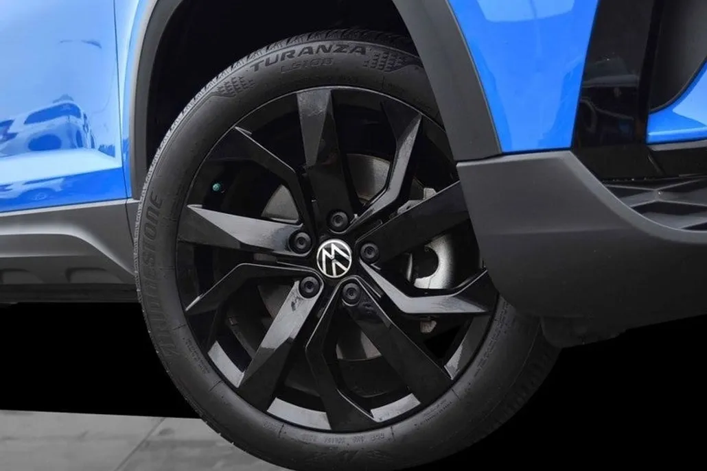 2022 Volkswagen Taos SE photo 1