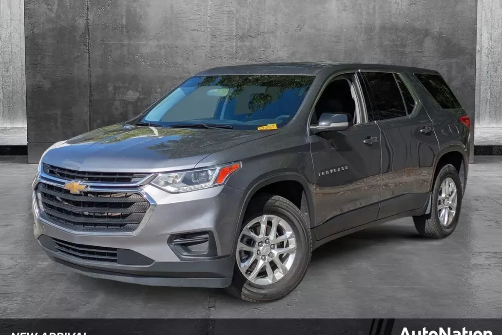 2021 Chevrolet Traverse LS photo 1