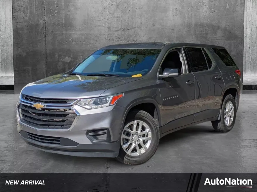 2021 Chevrolet Traverse LS photo 1