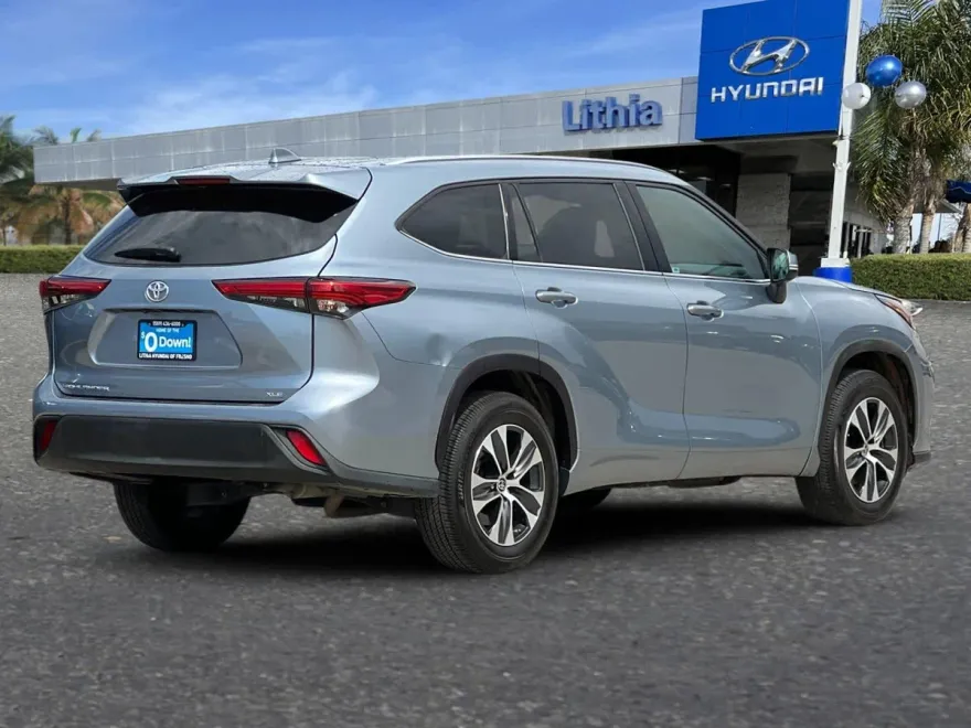 2020 Toyota Highlander XLE photo 1