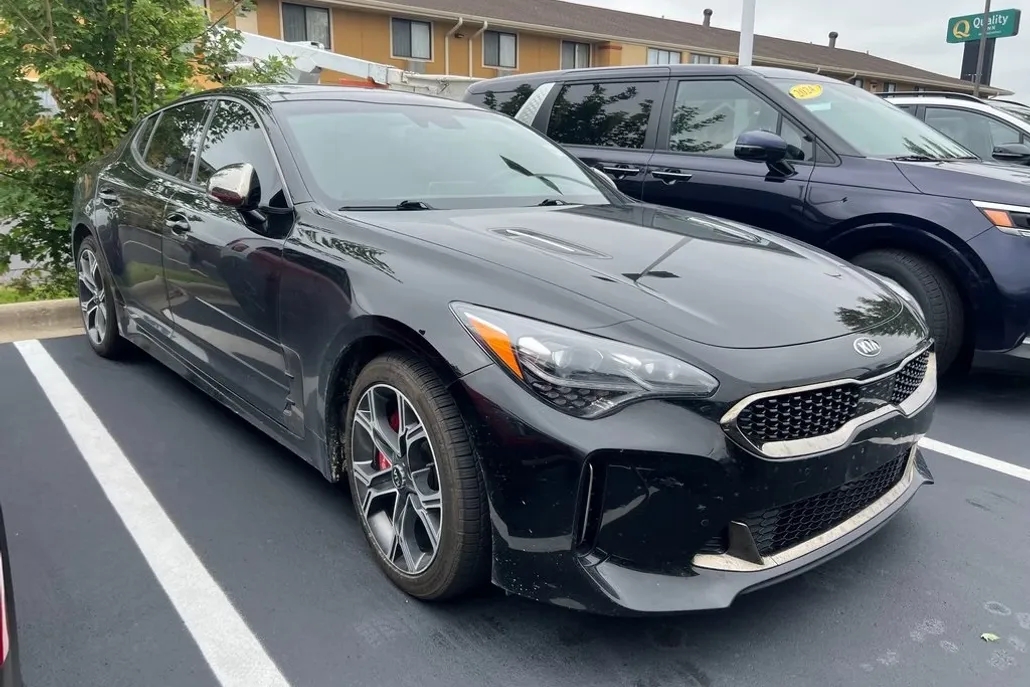 2020 Kia Stinger GT2 photo 1