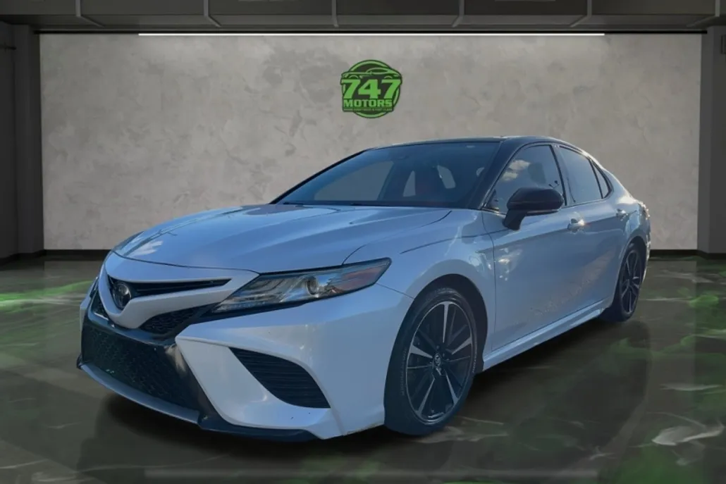2019 Toyota Camry XSE photo 1