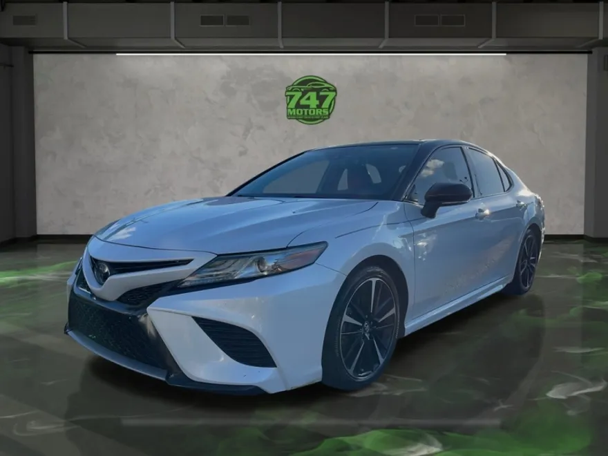 2019 Toyota Camry XSE photo 1
