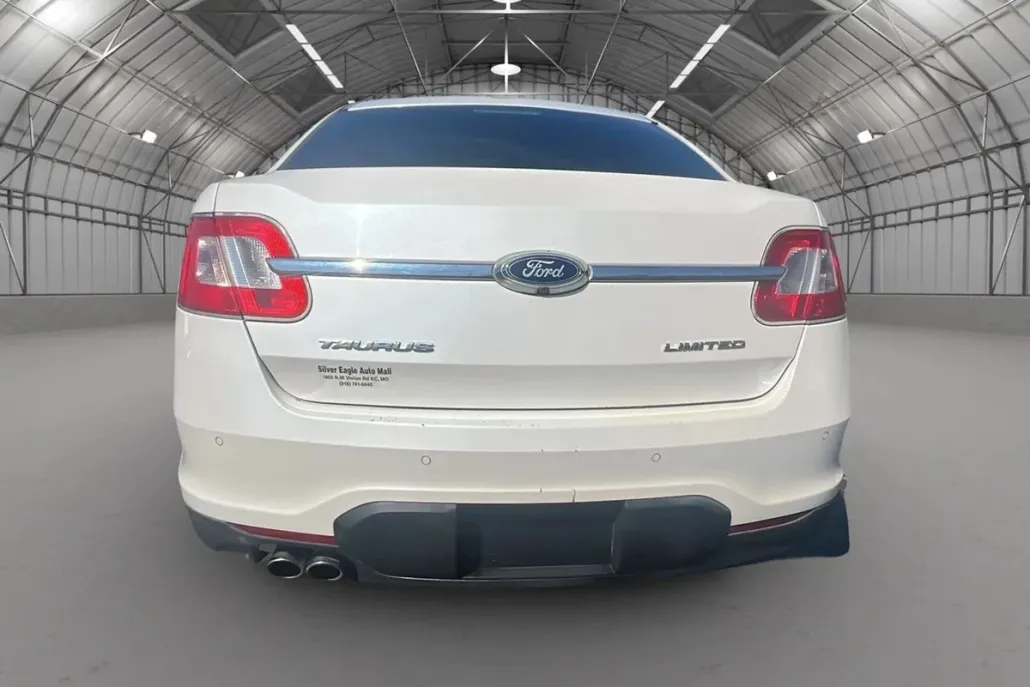 2011 Ford Taurus Limited photo 1