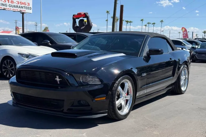 2014 Ford Mustang GT Convertible photo 1