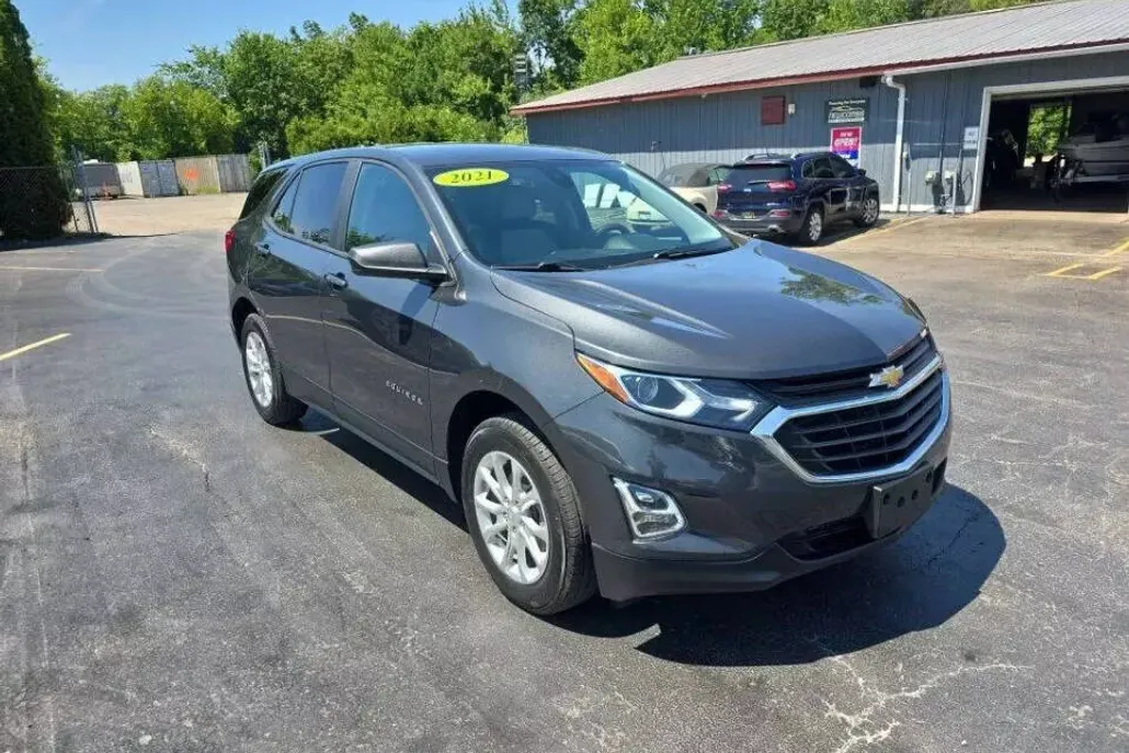 2021 Chevrolet Equinox LS photo 1