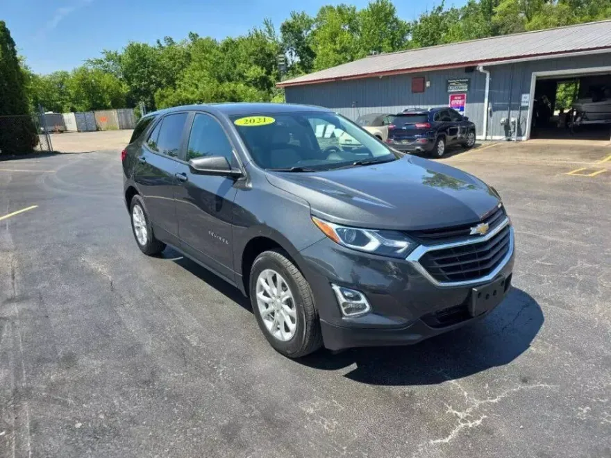 2021 Chevrolet Equinox LS photo 1