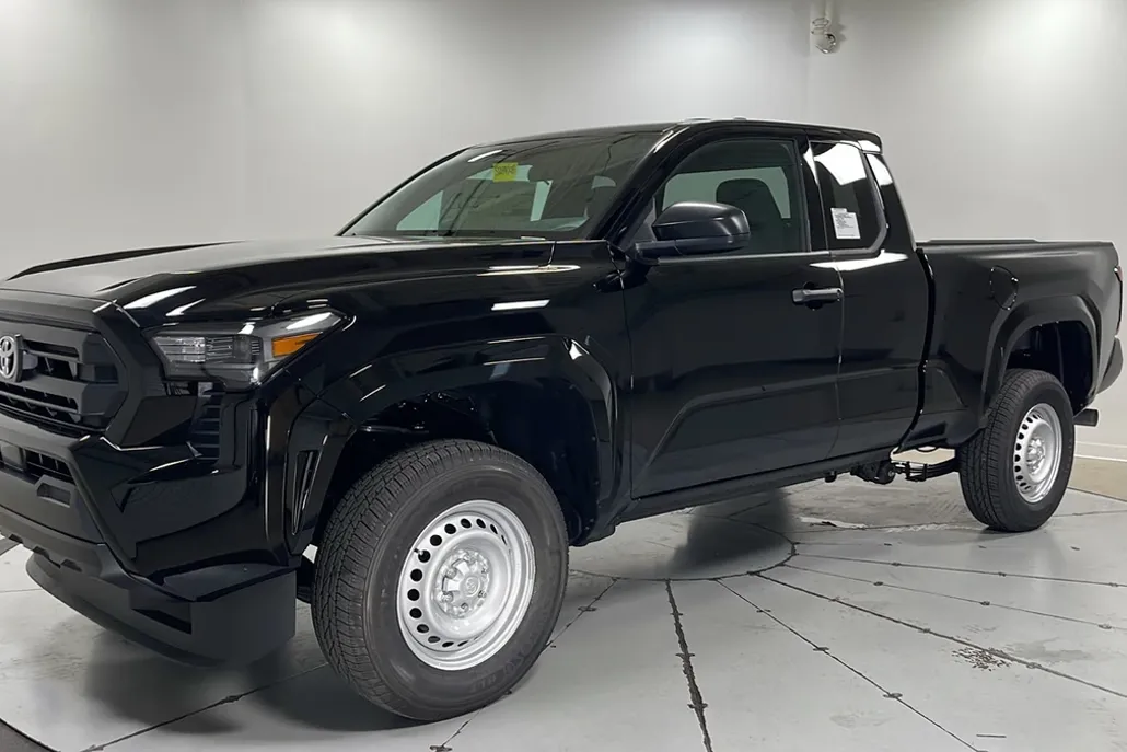 2025 Toyota Tacoma SR XtraCab photo 1