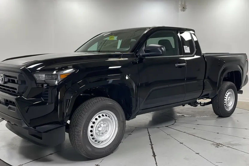 2025 Toyota Tacoma SR XtraCab photo 1