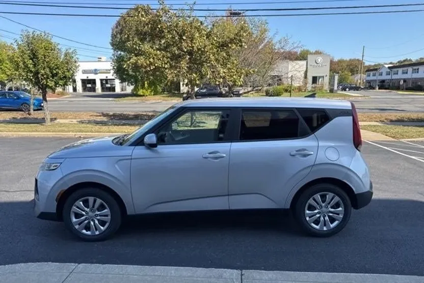 2021 Kia Soul LX photo 1