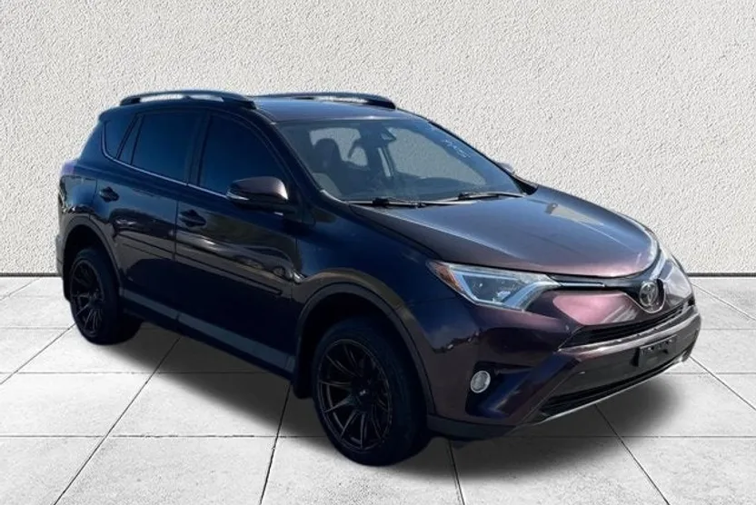 2018 Toyota RAV4 XLE photo 1