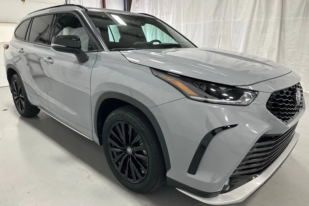 2025 Toyota Highlander XSE photo 1