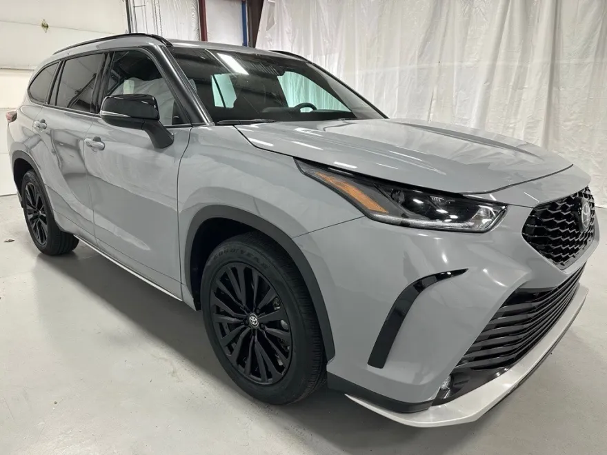 2025 Toyota Highlander XSE photo 1