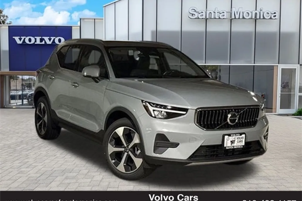 2025 Volvo XC40 Core photo 1