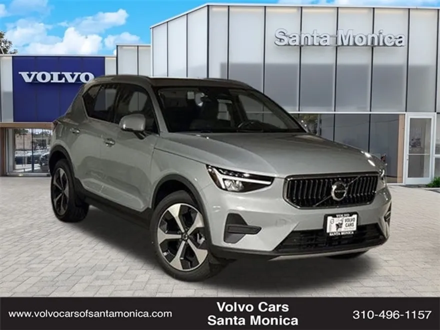 2025 Volvo XC40 Core photo 1