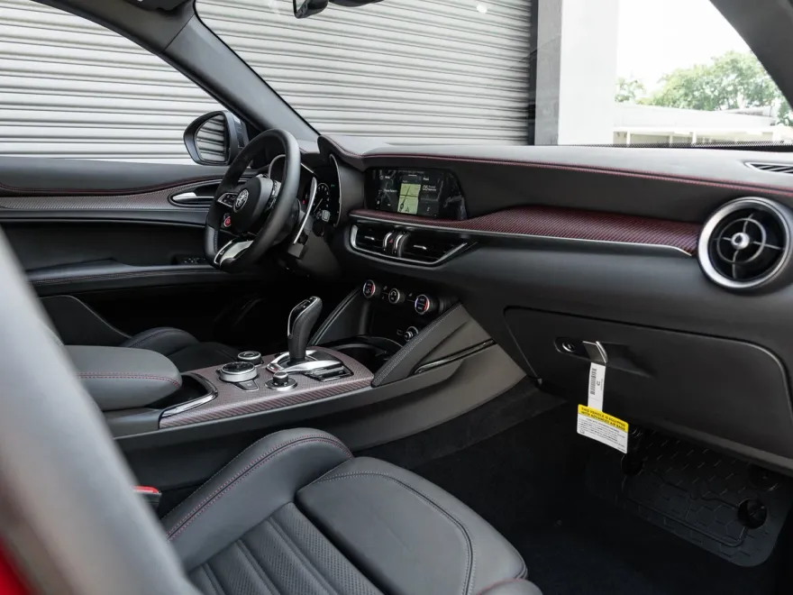 2024 Alfa Romeo Stelvio Quadrifoglio photo 1