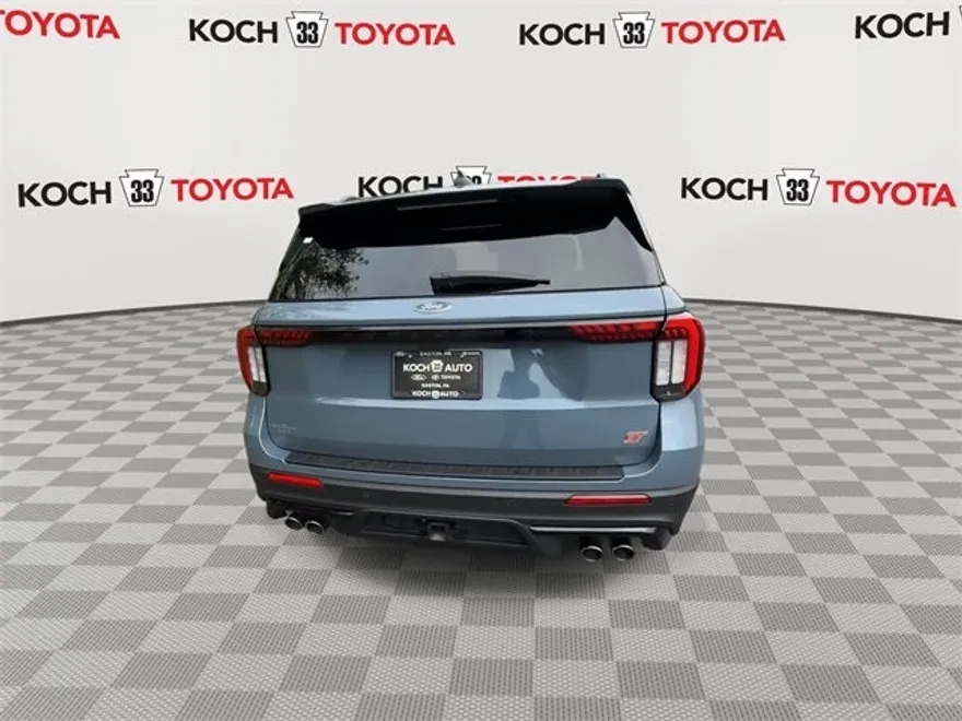 2025 Ford Explorer ST photo 1