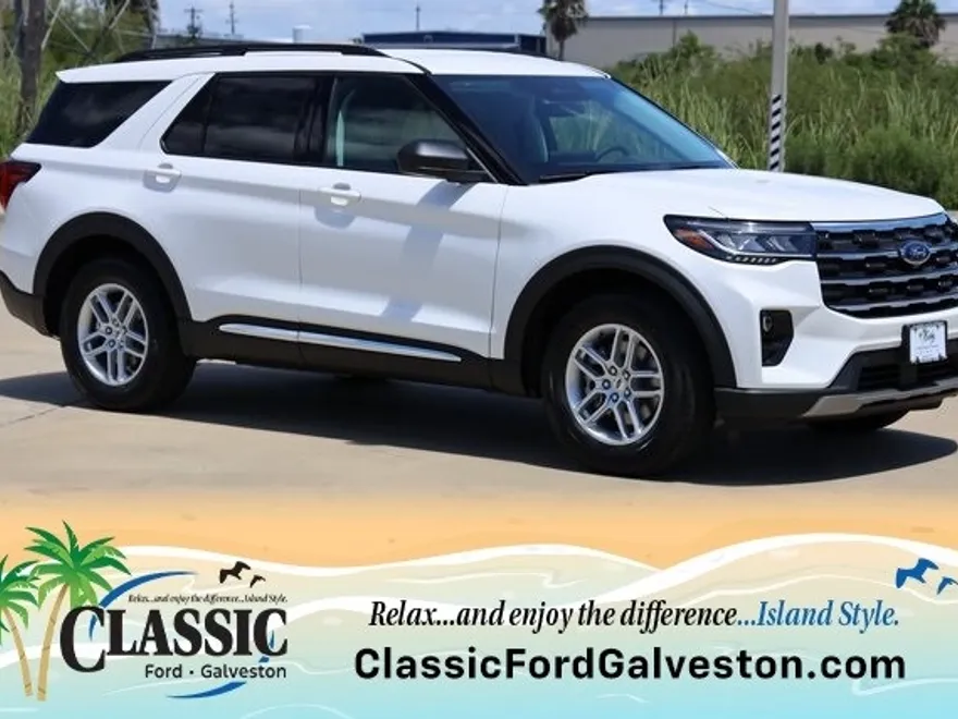 2025 Ford Explorer photo 1