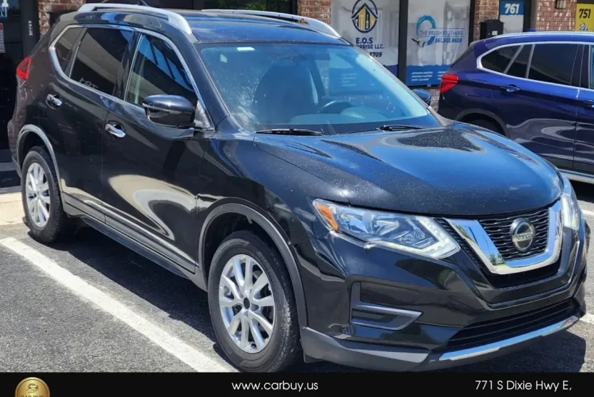 2018 Nissan Rogue SV photo 1