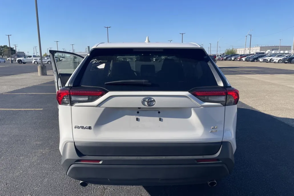 2024 Toyota RAV4 LE photo 1