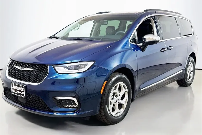 2023 Chrysler Pacifica Limited photo 1